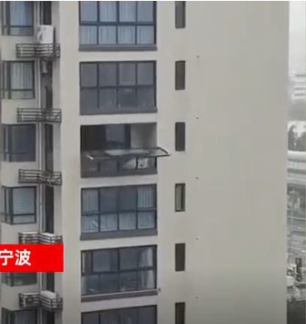 警示！臺風(fēng)煙花致使高層門窗脫落！門窗幕墻安全需高度關(guān)注
